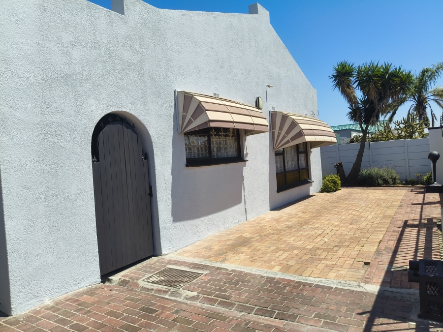 7 Bedroom Property for Sale in Cravenby Western Cape